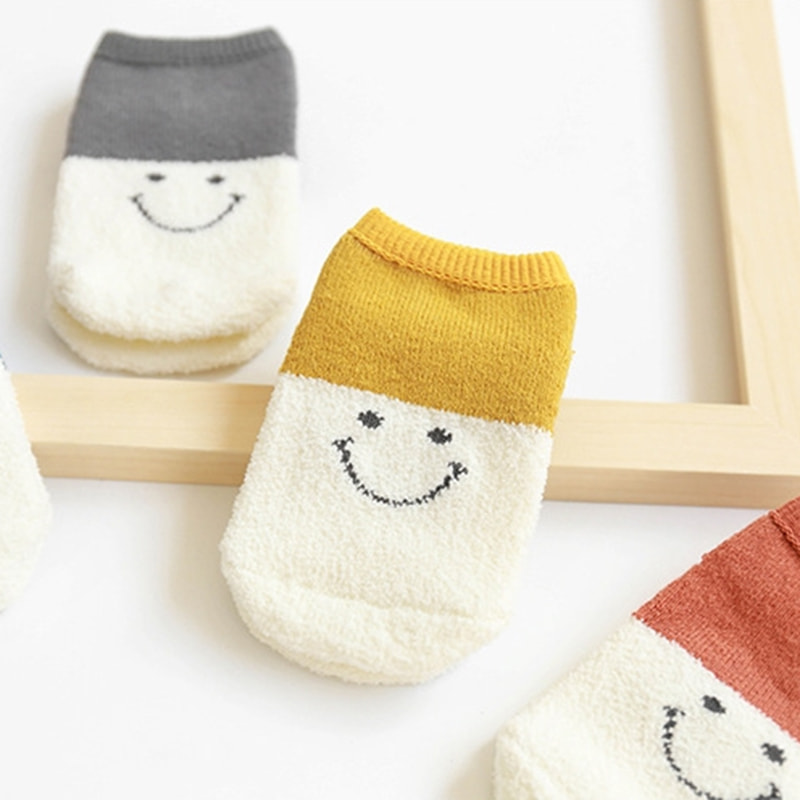 Calcetines para niños de otoño e invierno con dibujo de cara sonriente y felpa para bebés