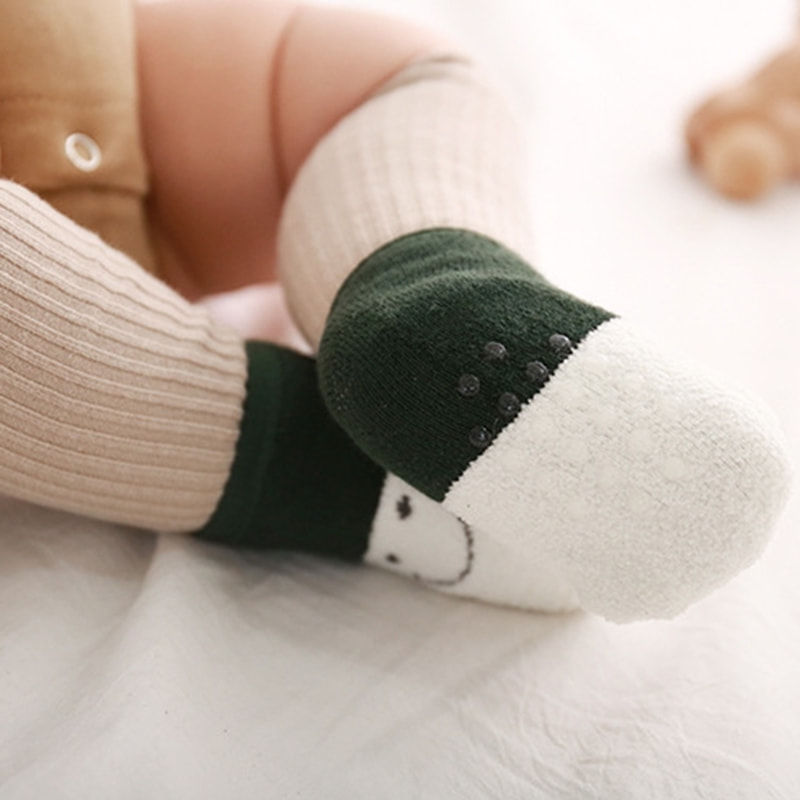 Calcetines para niños de otoño e invierno con dibujo de cara sonriente y felpa para bebés