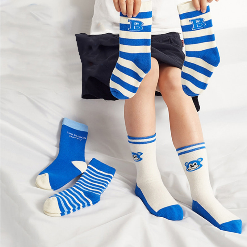 Calcetines infantiles con letras en azul Klein, calcetines de algodón para hombre, estilo universitario, transpirables y de media caña